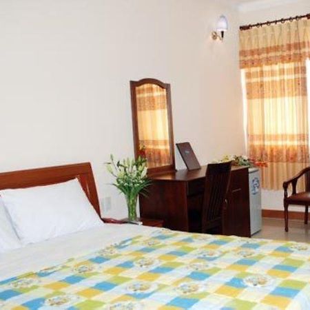 Ha Long Hotel Чау Док Екстериор снимка
