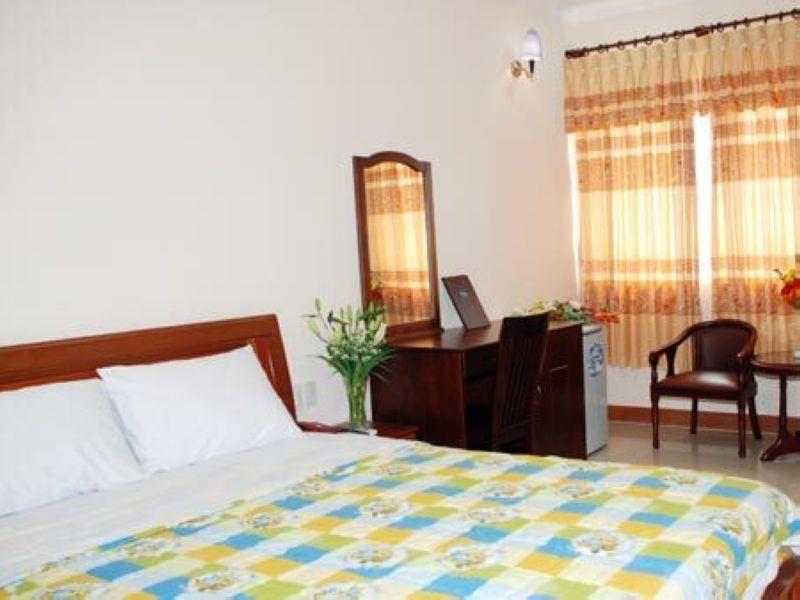 Ha Long Hotel Чау Док Екстериор снимка
